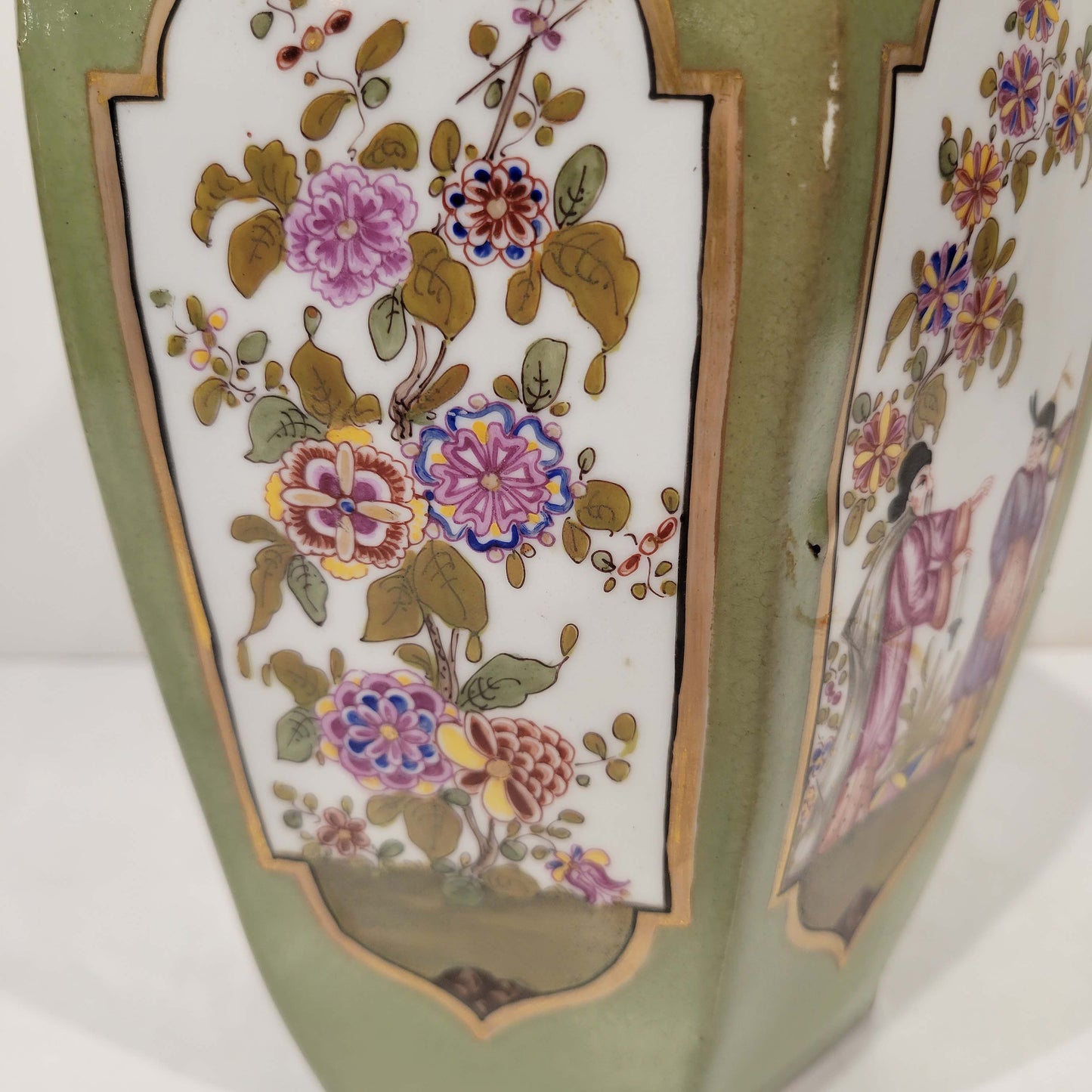 German Chinoiserie Porcelain Covered Vase